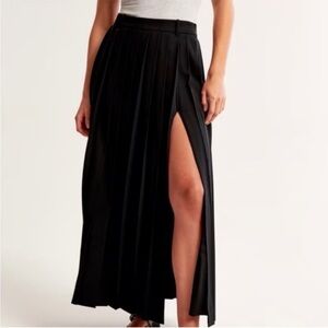 Abercrombie & Fitch Black Pleated Maxi Skirt with Side Slit
